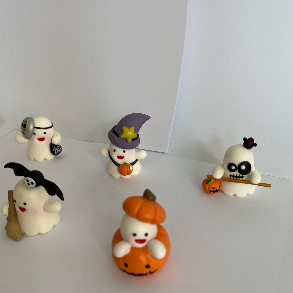 8pcs Cute Halloween Ghost Figurines